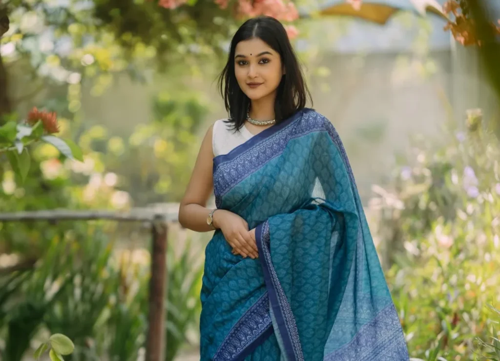 শুভ্র পল্লবী শাড়ী